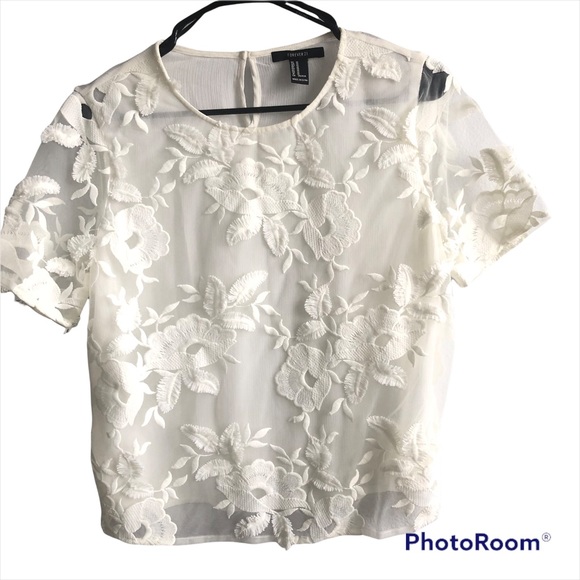 Forever 21 Embroidered Short Sleeve Lace Top in Size Medium White - Picture 1 of 8